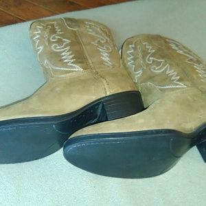 Dan post boots never worn size 3 nice for any coun